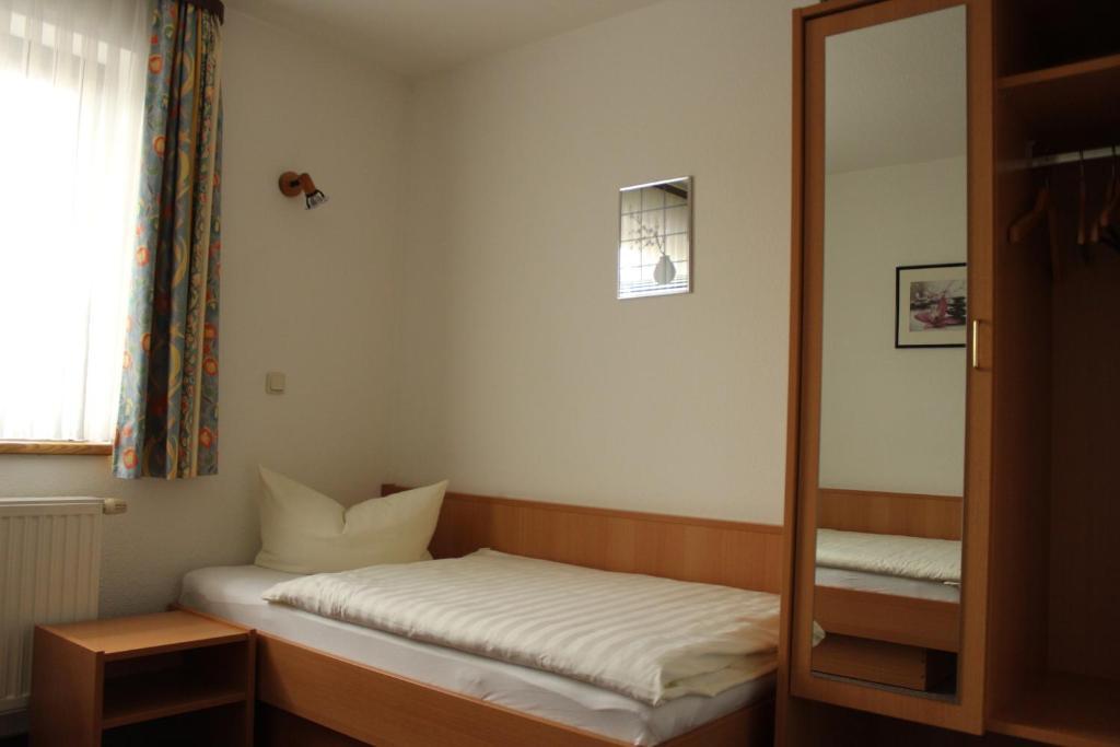 Pension Garni Zum Felsenkeller Нордгаузен Номер фото